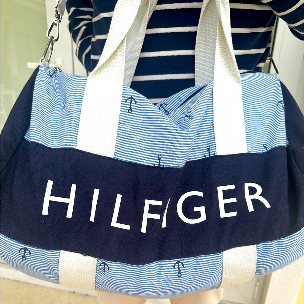 Light and navy blue fabric duffle bag Tommy Hilfiger excellent condition